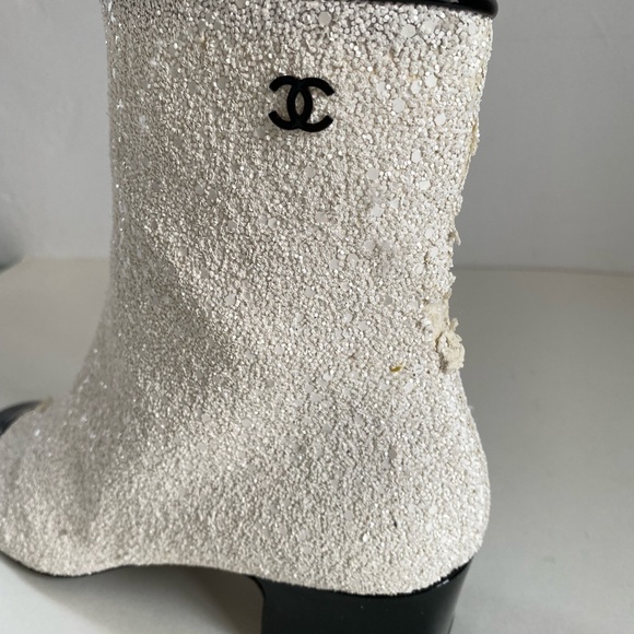 SOLD☄️ON TRADESY DEFECTIVE CHANEL RUNWAY ‘ASTRONAUT’ COLLECTION BOOT - Picture 15 of 15